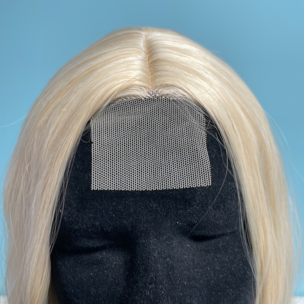 Lace front Blonde synthetic wig 28” - Picture 4 of 10